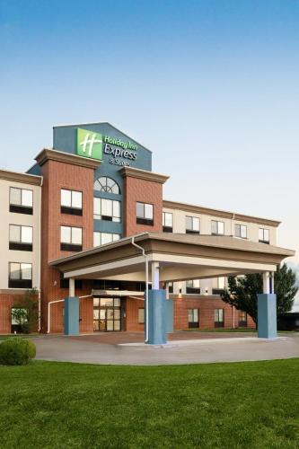 Pratt Hotel | Holiday Inn Express Pratt by IHG