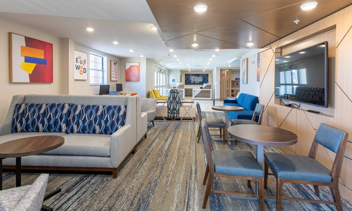 Meridian Hotel | Holiday Inn Express & Suites Englewood Denver South by IHG