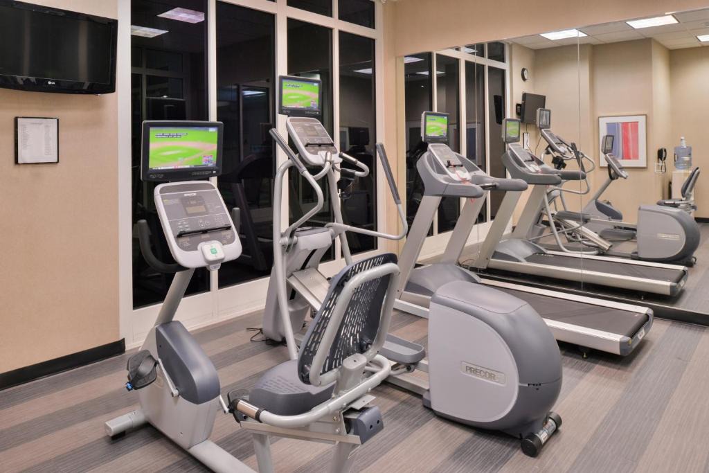 Waldron Hotel | Holiday Inn Kansas City Airport by IHG
