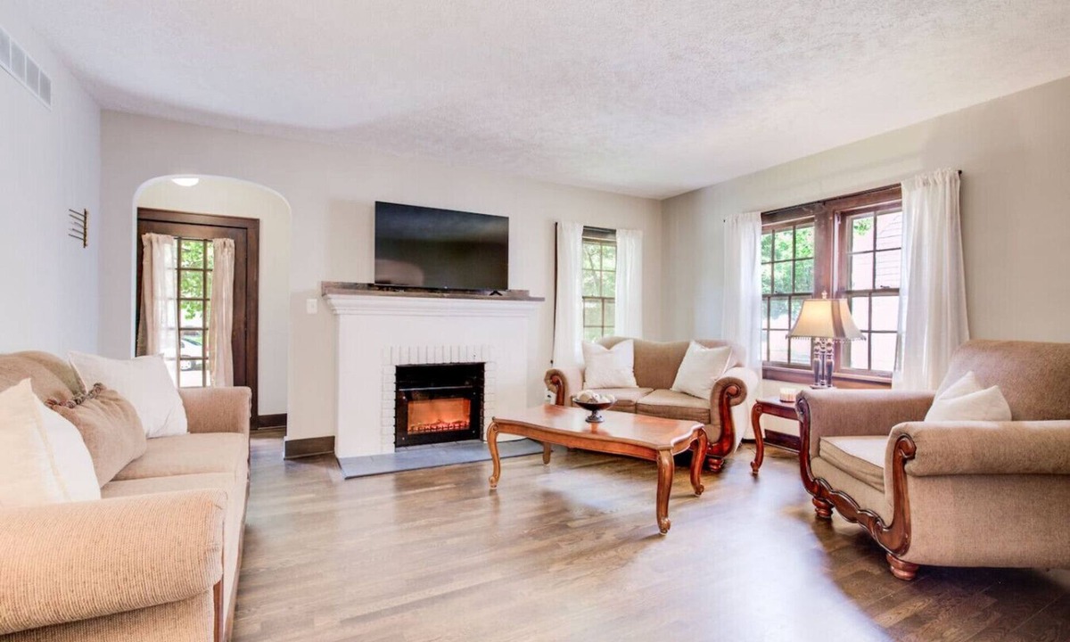 Manhattan House | Hot tub, 4bd Family Home - Bertrand Cottage