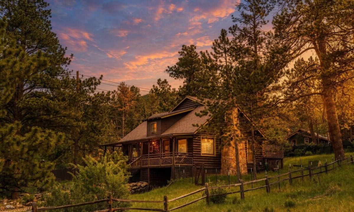 Estes Park Cabin | Hot tub, fireplace & turkeys near National Park