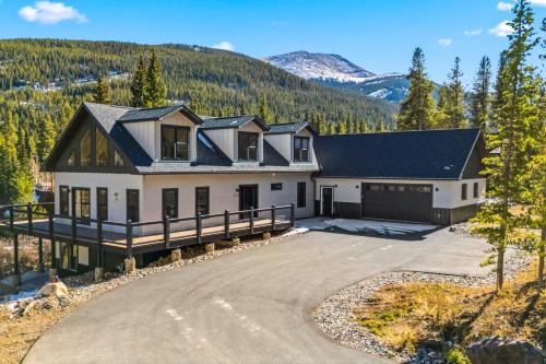 Blue River House | Hot Tub & Game Room! Luxury Blue River Retreat