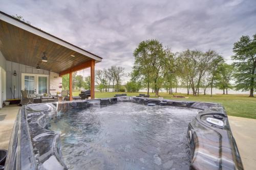 Afton House | Hot Tub, Game Room & More! Lakefront Home in Afton
