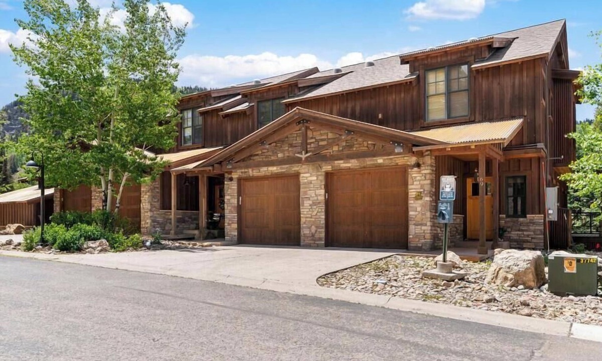 Purgatory House | Hot Tub & Pool, Pet-Freindly, Hiking/Fishing Close!