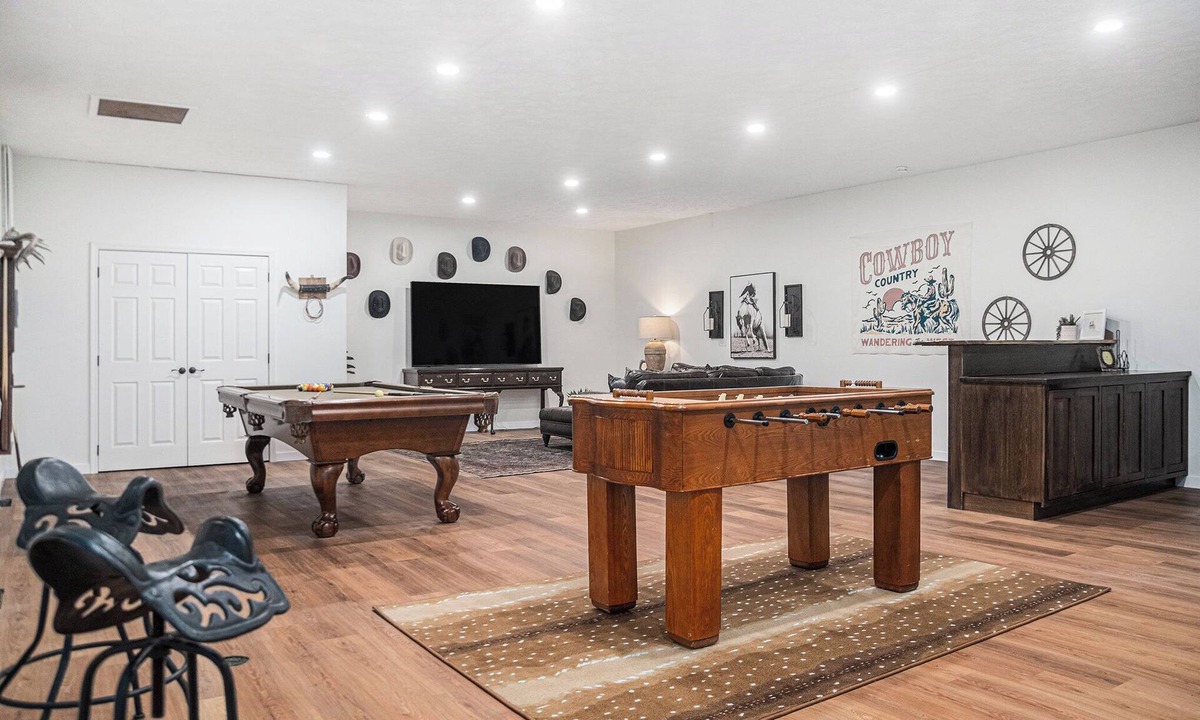 Omaha House | Hot Tub - Sleeps 24 - Game Room - Near Zoo