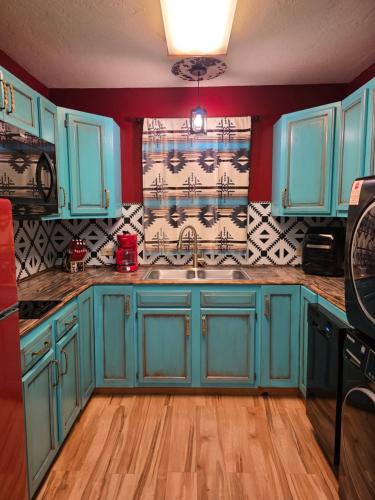 Blackwell House | Howdy House