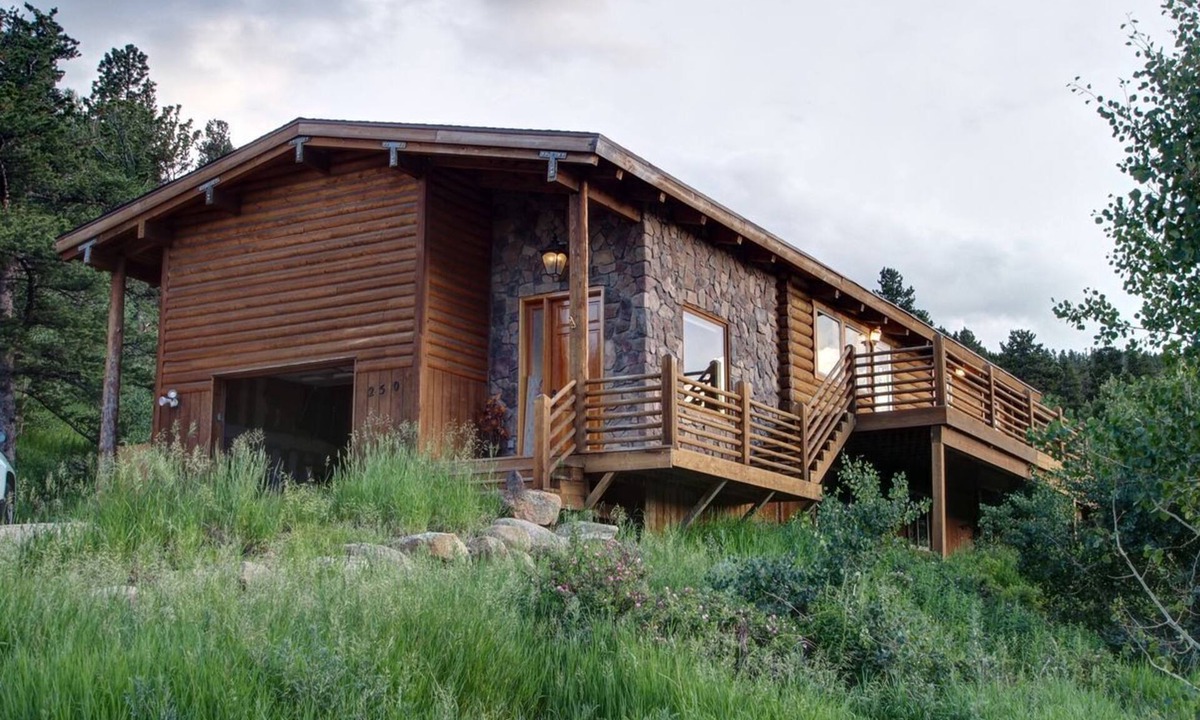 Nederland Cabin | Idyllic Getaway Cabin for Families with Home Theater, Ping Pong, and Video Games in Nederland, Colorado