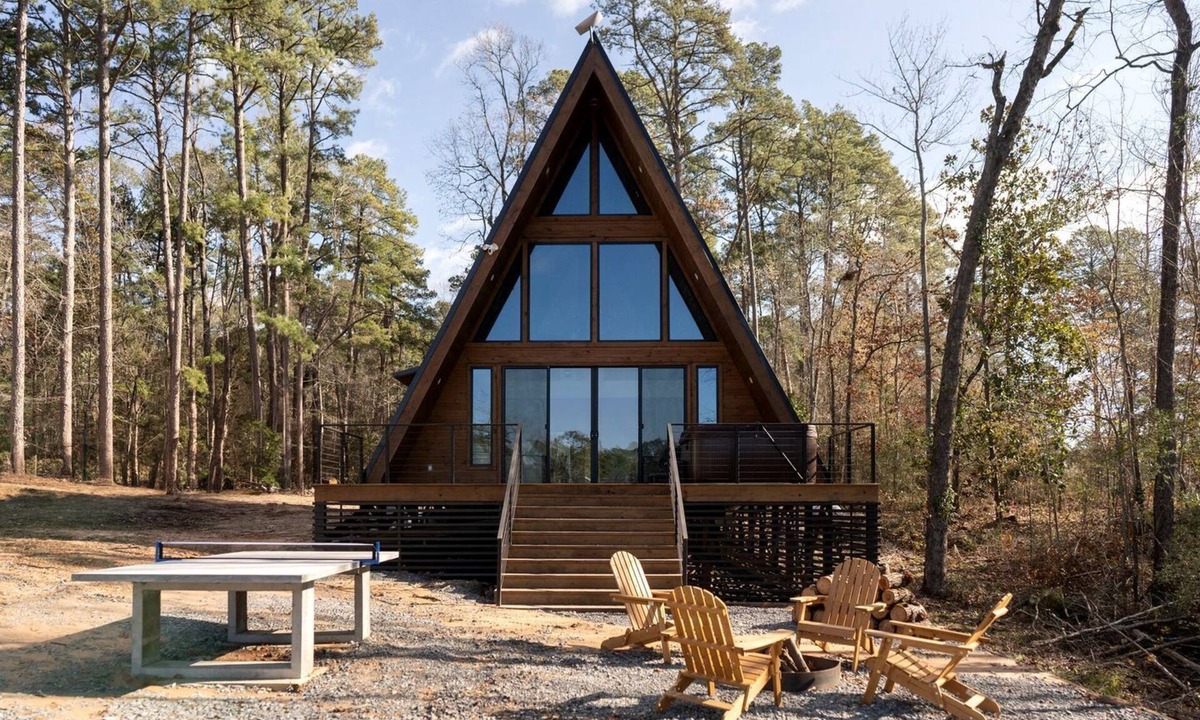 Negreet Cabin | Impressive Luxury A-Frame with Ping-Pong Table in Louisiana