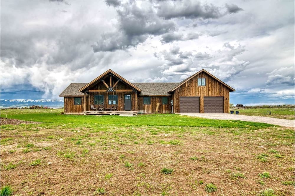 Driggs Cabin | Isolated Cabin with Hot-Tub and Foosball Table in Idaho