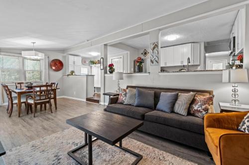 South Kansas City House | Jefferson St Cottage - Large Home w Fenced Yard