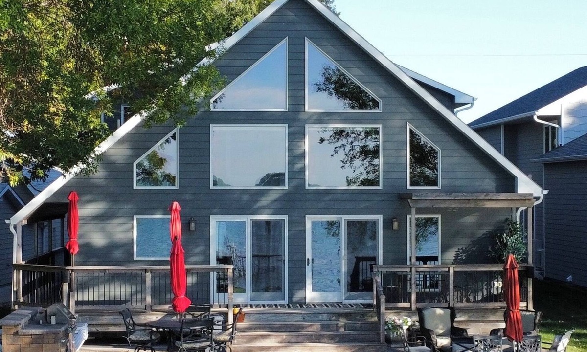 Elwood House | JOHNSON LAKE GETAWAY PRIVATE DOCK-Sleeps up to 12.