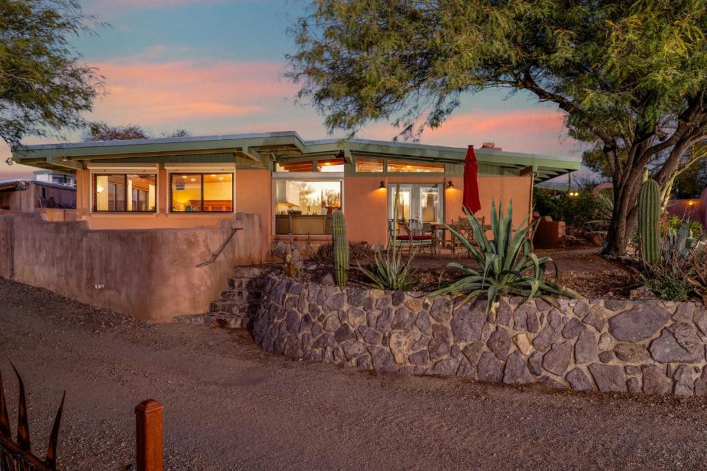 Tucson House | Jojoba Compound