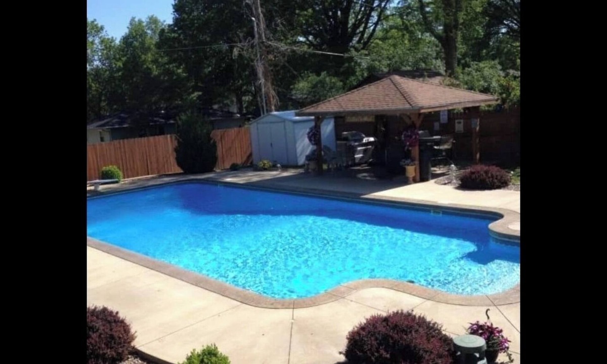Leavenworth House | Kansas City World Cup Home W/Resort Pool outdoor entertainment area sleeps 8