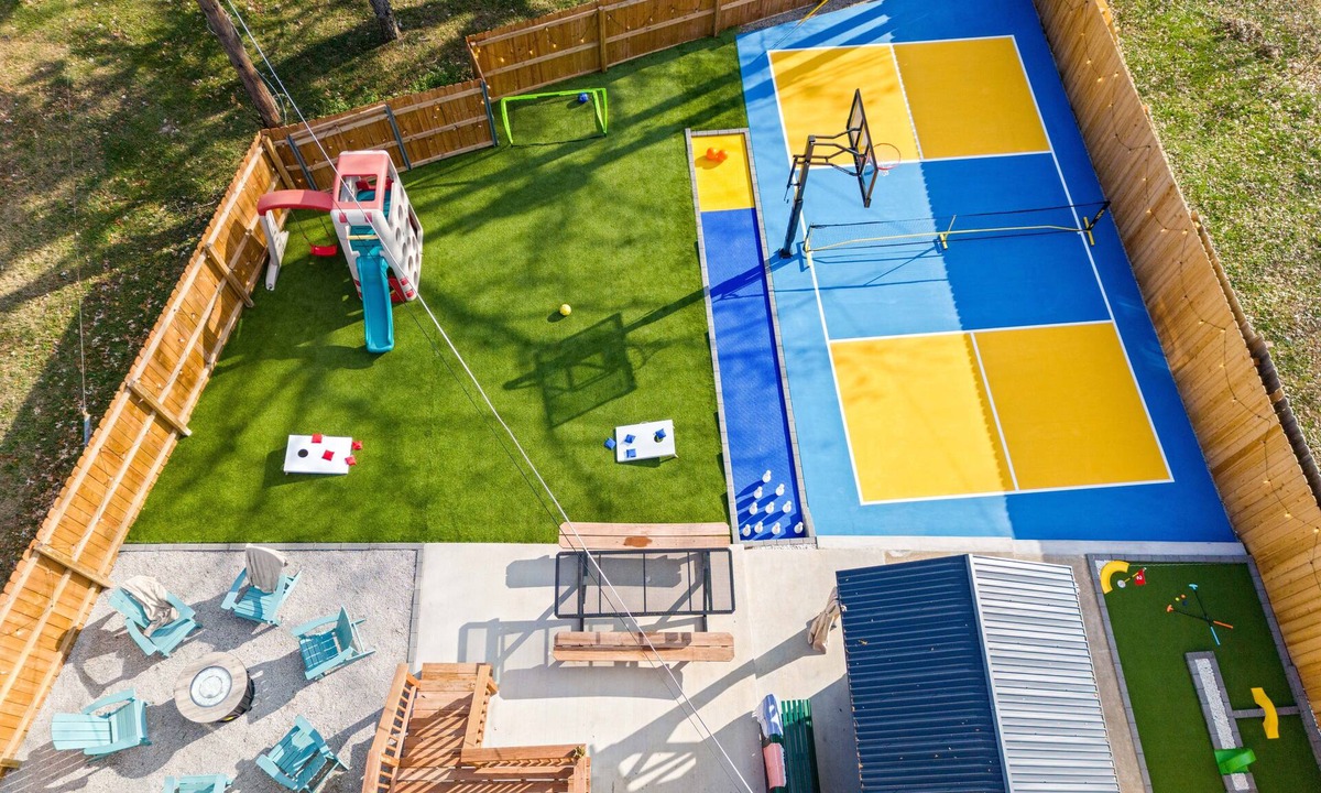 Shawnee House | Kansas Escape with Movie Room, Hot Tub, Mini Golf, Pickleball, Game Room & more!