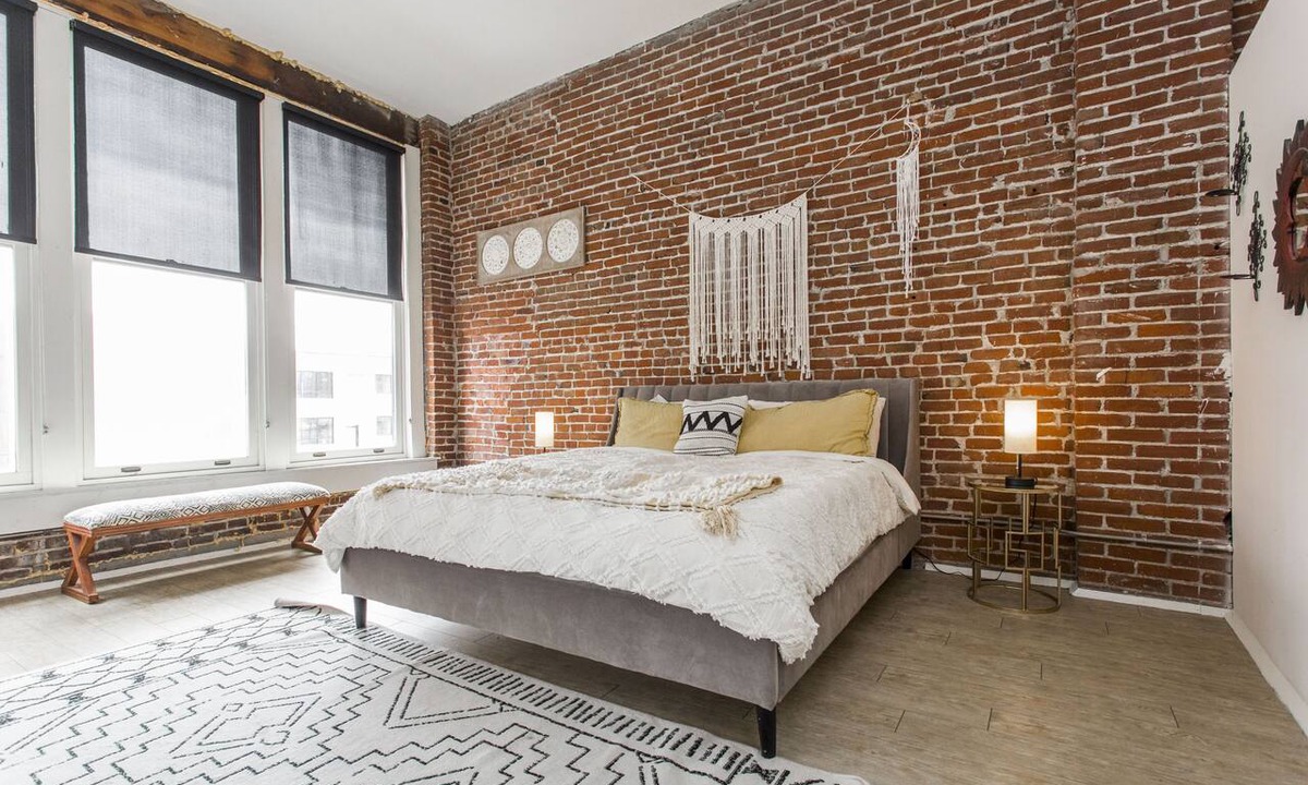 River Market Apartment | KC Grand Loft w/King Bed