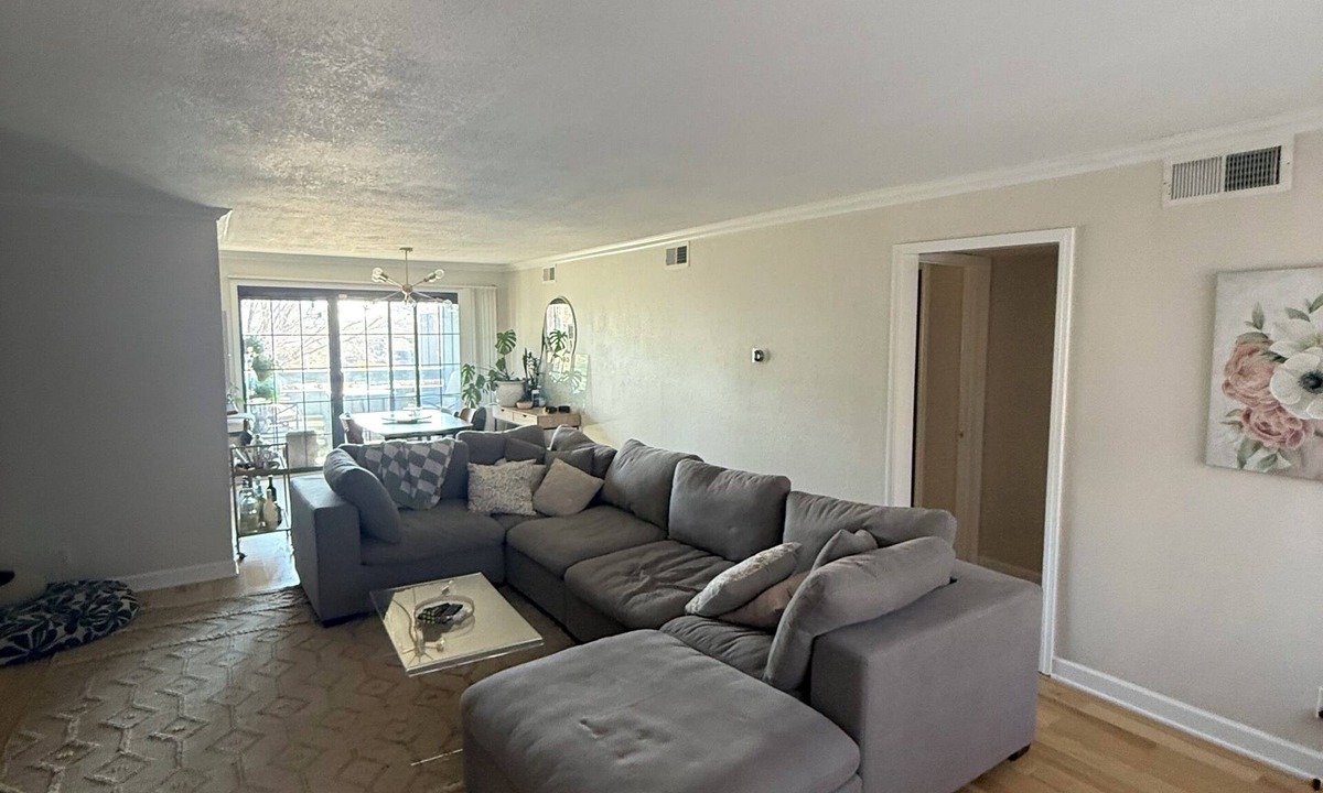 Southmoreland Condo | KC World Cup HQ: Plaza Walkable, Streetcar