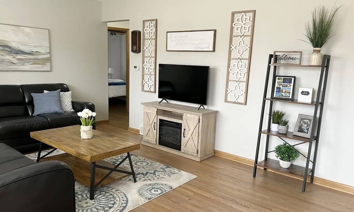 Lovington House | King & 2 Queen Beds, Centrally Located 15 Minutes from Anywhere in Des Moines