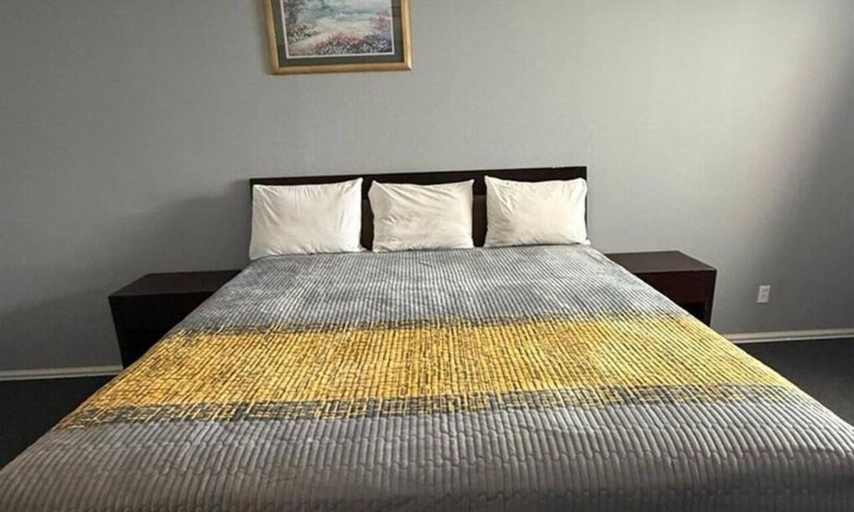 Whitesboro Apartment | King Bed Non-Smoking