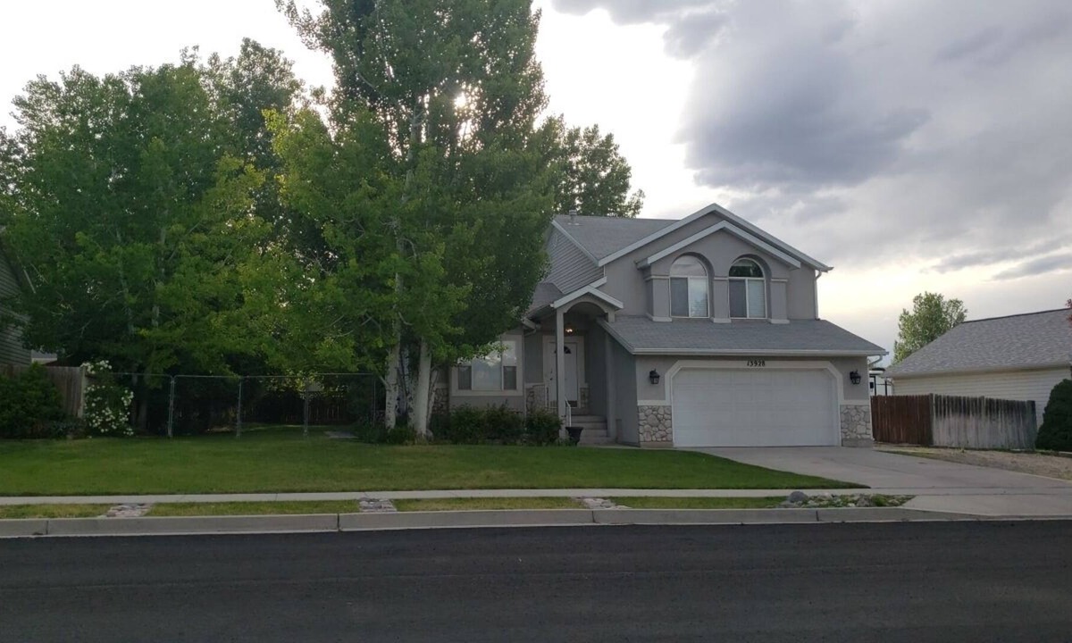 Herriman House | King Bed Suite - Fast Wifi - Work Desk.