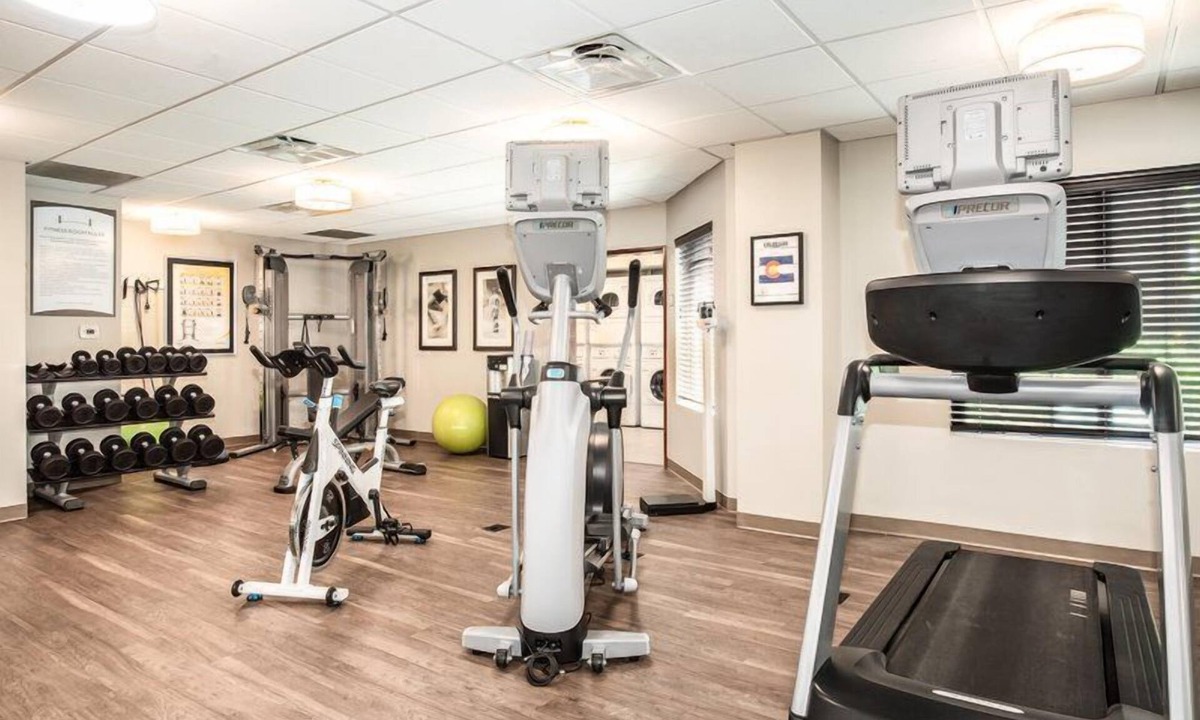 Dupont Apartment | King Suite Near Denver Airport | Free Breakfast