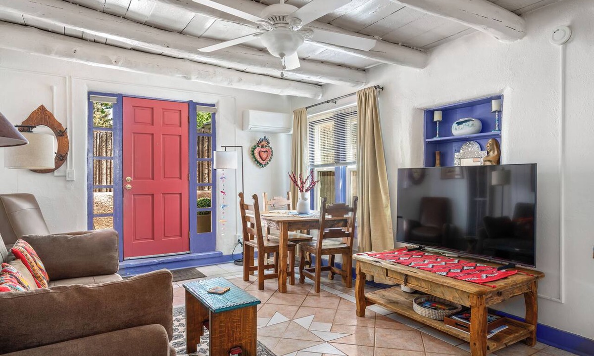 South Capitol Condo | La Casita Berger - Minutes away from Plaza and Canyon Rd