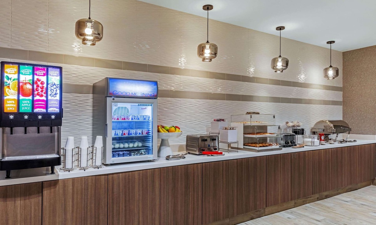 Kansas City Hotel | La Quinta Inn & Suites by Wyndham Kansas City Beacon Hill