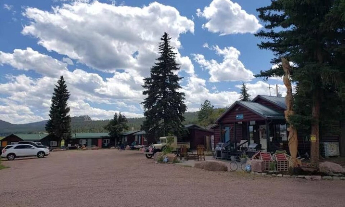 Lake George Cabin | Lake George Cabins & RV Park: Cabin 1, Hummingbird's Hum.