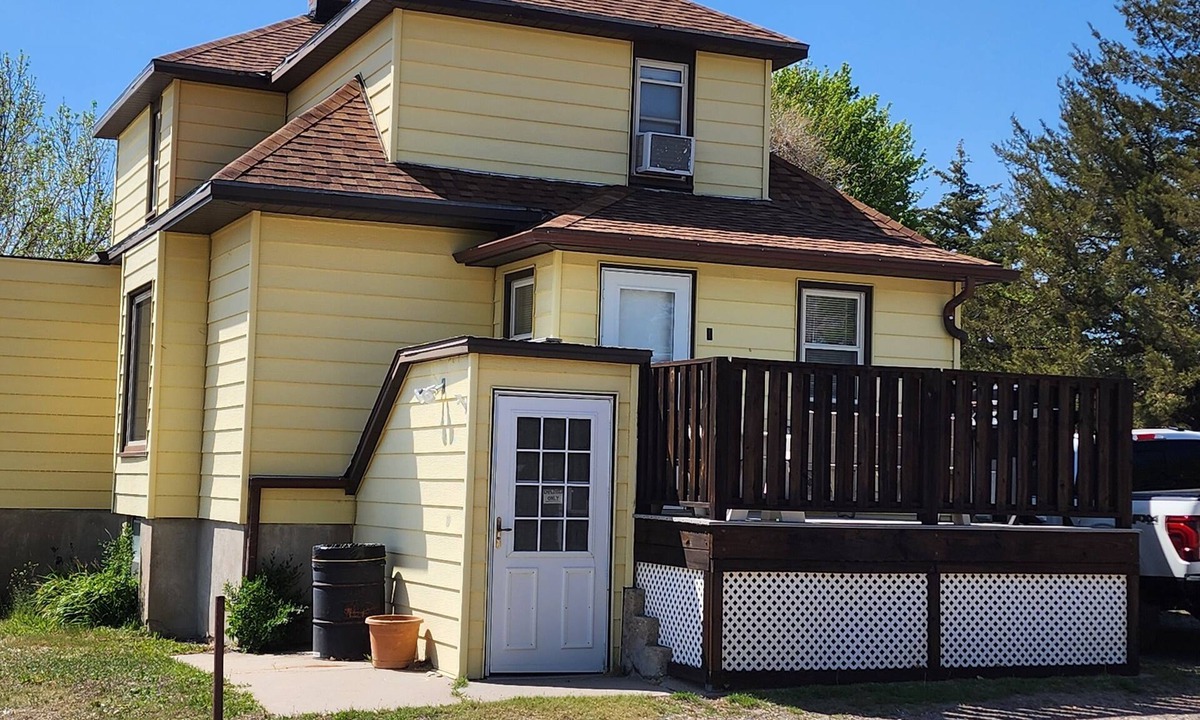 Lonergan House | Lake Mac Lodge - a 4-bedroom house in charming Lemoyne. Relax and unwind.