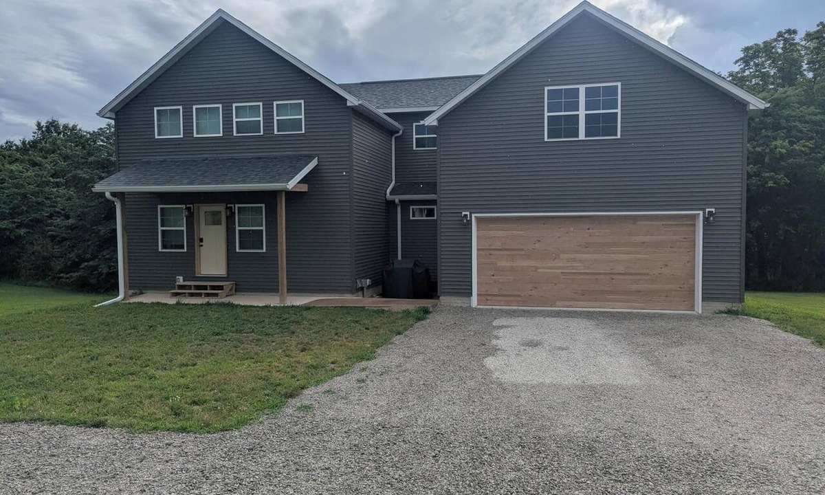 Moravia Cabin | Lake Rathbun getaway home. 4-bedroom cabin. WiFi, AC. 1.5 miles to boat ramp.