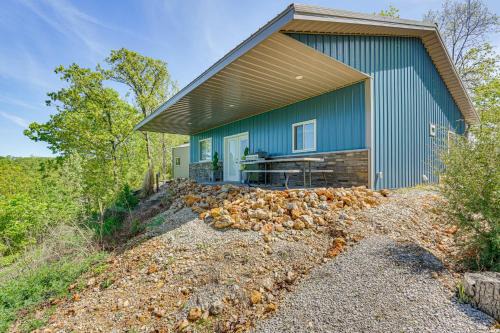 Camdenton House | Lake Views, Fire Pit! ‘Blue Cabin’ Ozarks Getaway