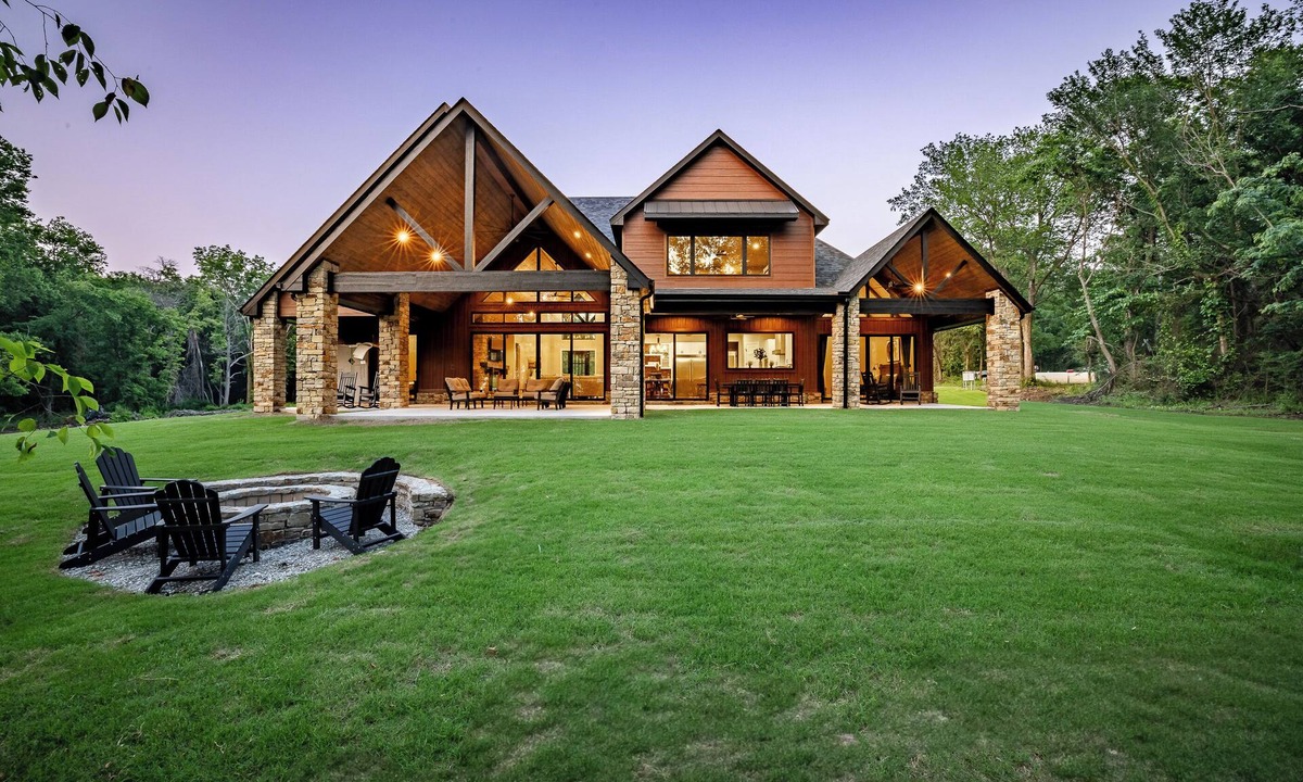 Afton House | Lakefront Estate on 26 Acres: Hot Tub & Games