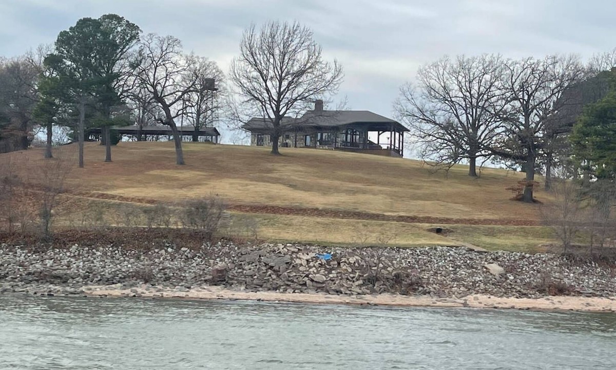 Dennis House | LAKEFRONT ON GRAND LAKE “THE LODGE” AT STONY POINT