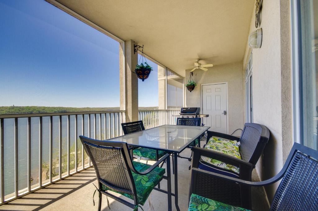 Osage Beach House | Lakefront Osage Beach Condo: Balcony & Pool Access