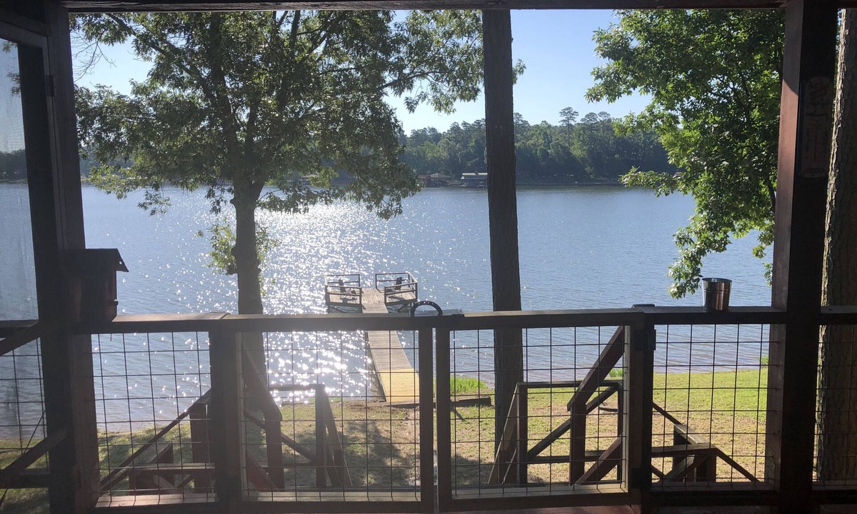 Dogwood Cabin | Lakefront rustic log cabin. Any season vacation, get away, or retreat.