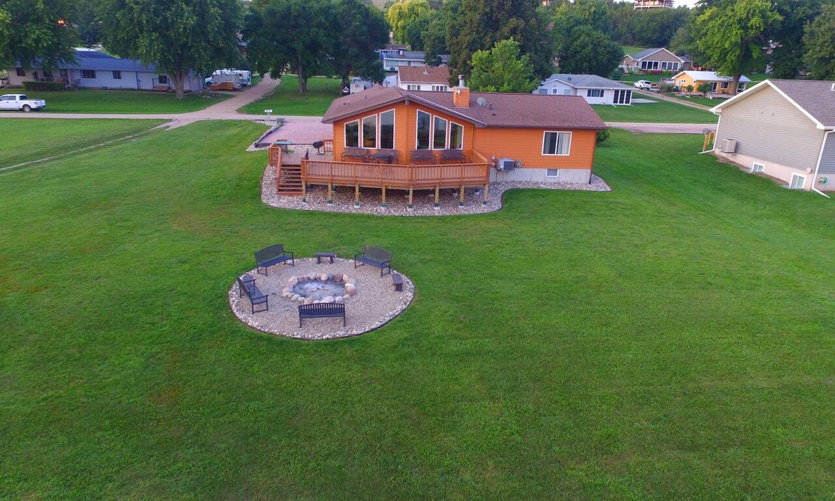 Crofton House | Lakefront Vacation Home/Cabin for Rent/Lewis & Clark Lake