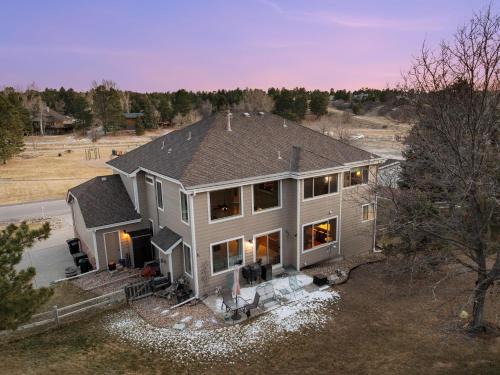 The Pinery House | Lakeshore Retreat in Parker CO