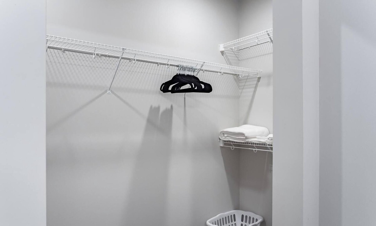 Greenwich Apartment | Landing | Modern 2BD, Pool, Game Room