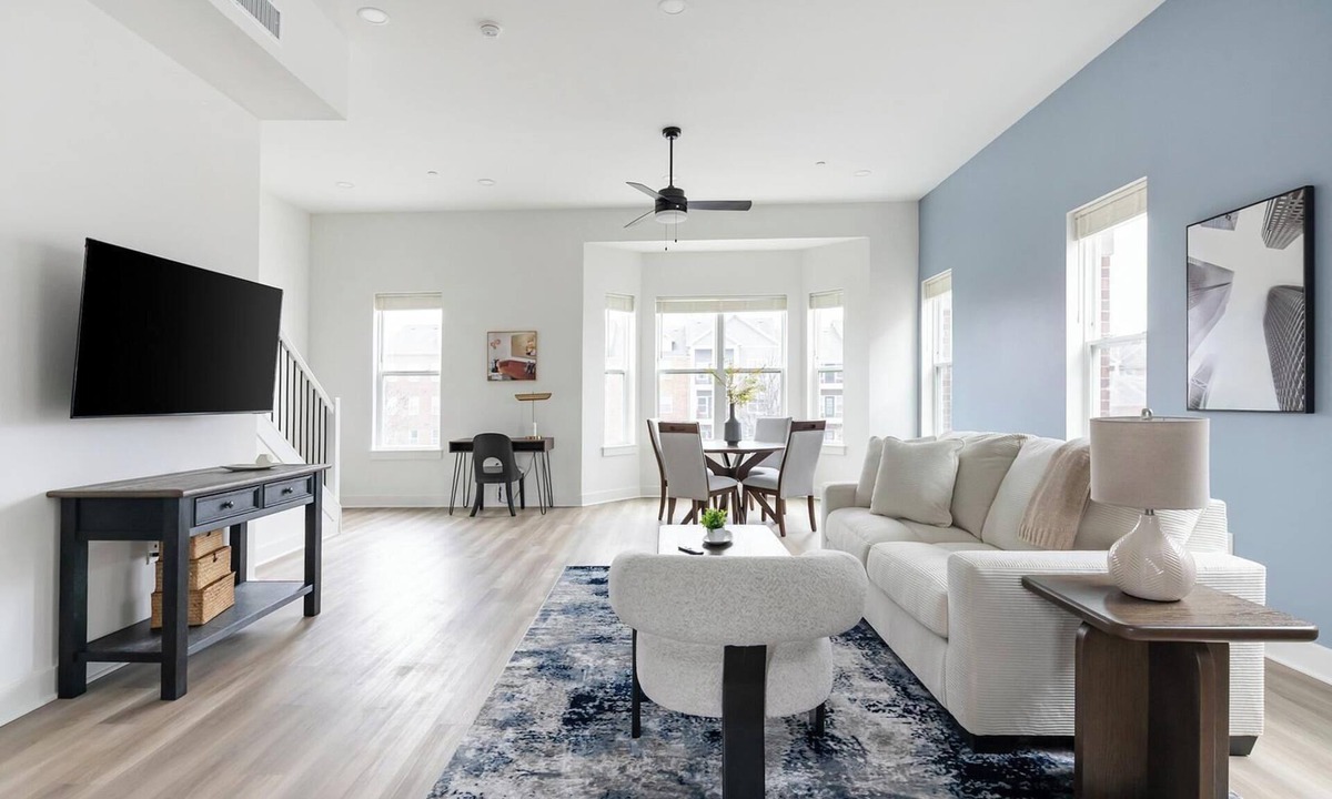 Lee's Summit Apartment | Landing | Modern 3BD in Lee's Summit