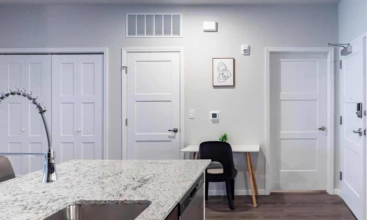 Greenwich Apartment | Landing | Stunning 2BD, Game Room, Gym