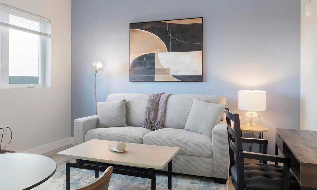 College View Apartment | Landing | Stunning 2BD in Harvey Park South