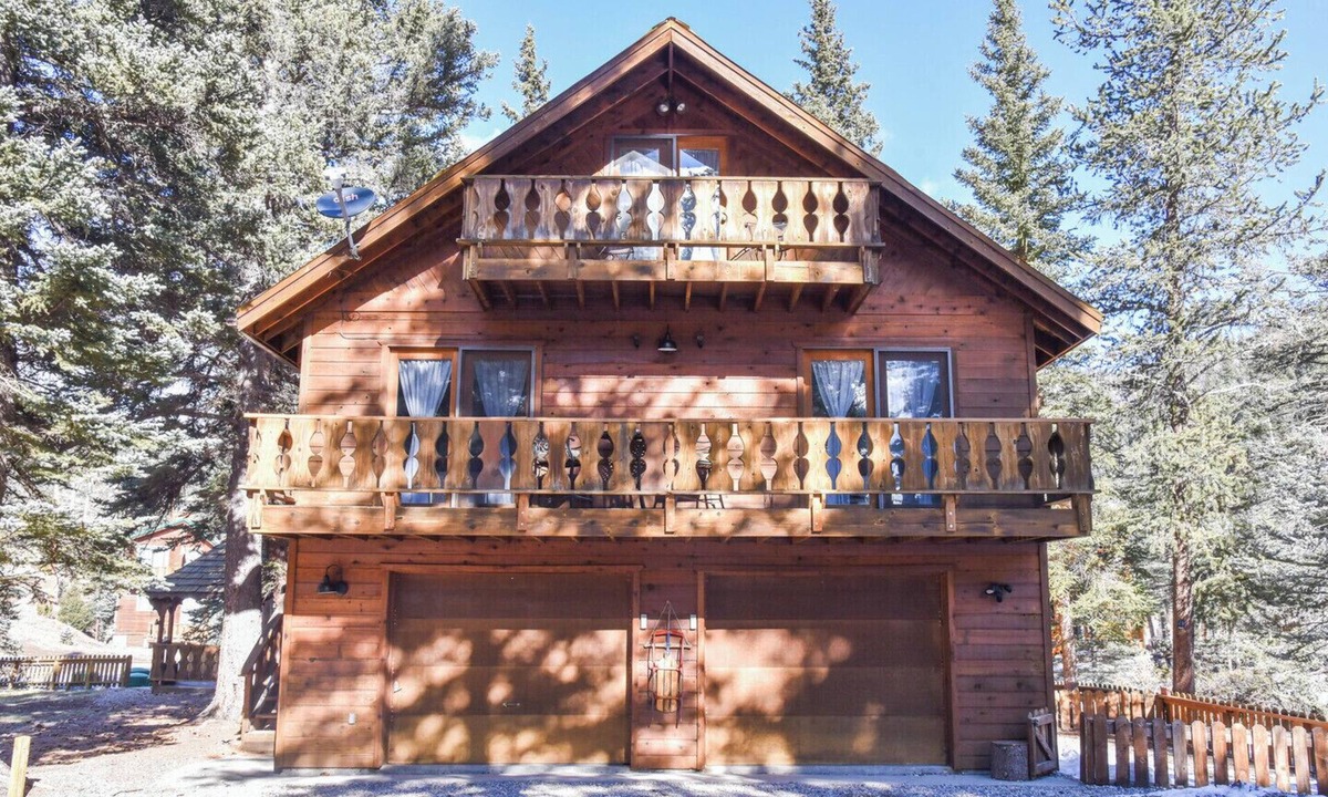 Red River House | Lanna Lasso's the Moon