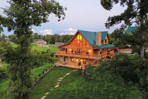 Gilbertsville House | Large Deck & Shared Dock: Cabin on Kentucky Lake!