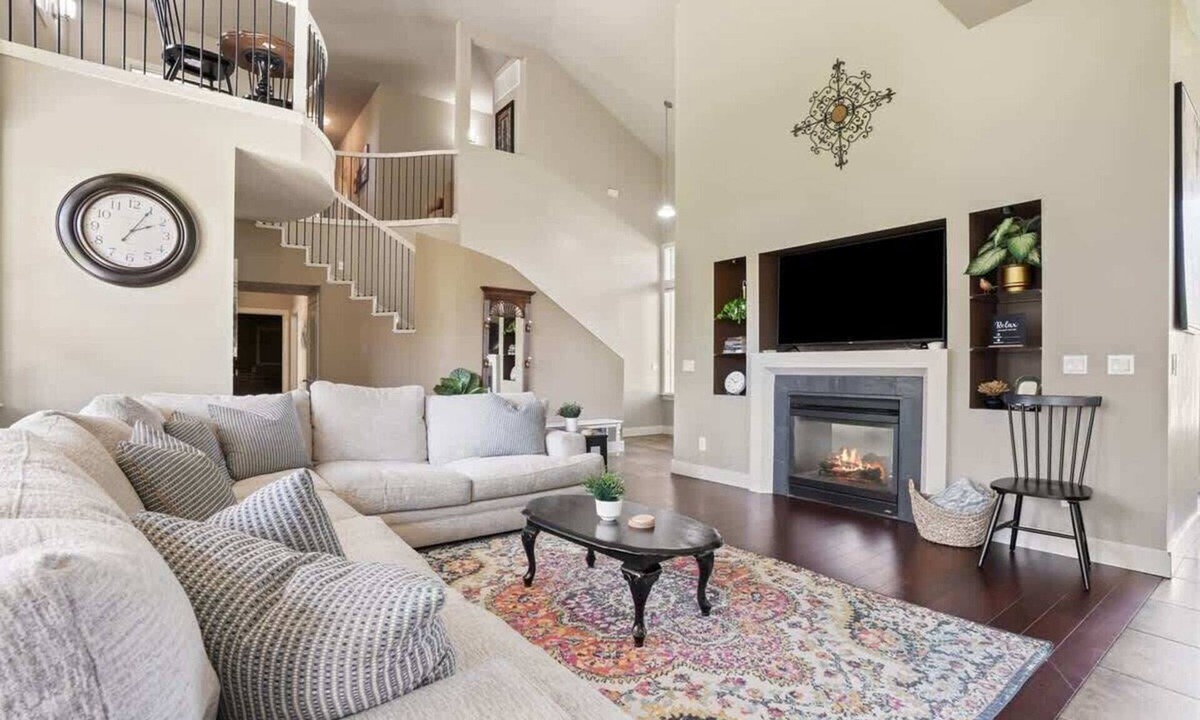 Meridian House | Large Group Home in Meridian w/Theater Room & Patio | Sleeps 16+