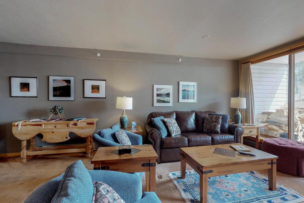 Mountain House Apartment | Liftside Condominiums 203