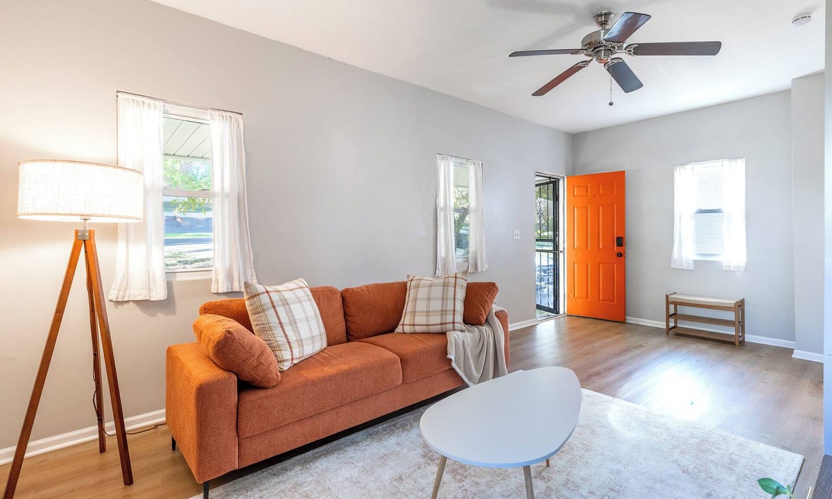 South Kansas City House | Lil Nugget – Cozy 2BR Pet-Friendly Home in Kansas City
