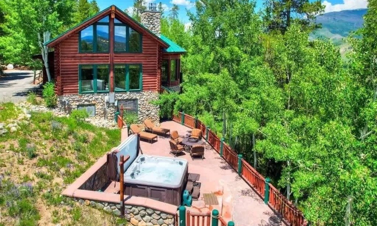 Three Peaks House | Lincoln Lodge - Hot Tub, Fireplace, Views