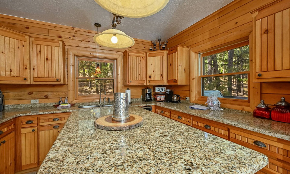 Angel Fire Cabin | Lincoln Log Cabin 4/2, sleeps 10, PERFECT PLACE!