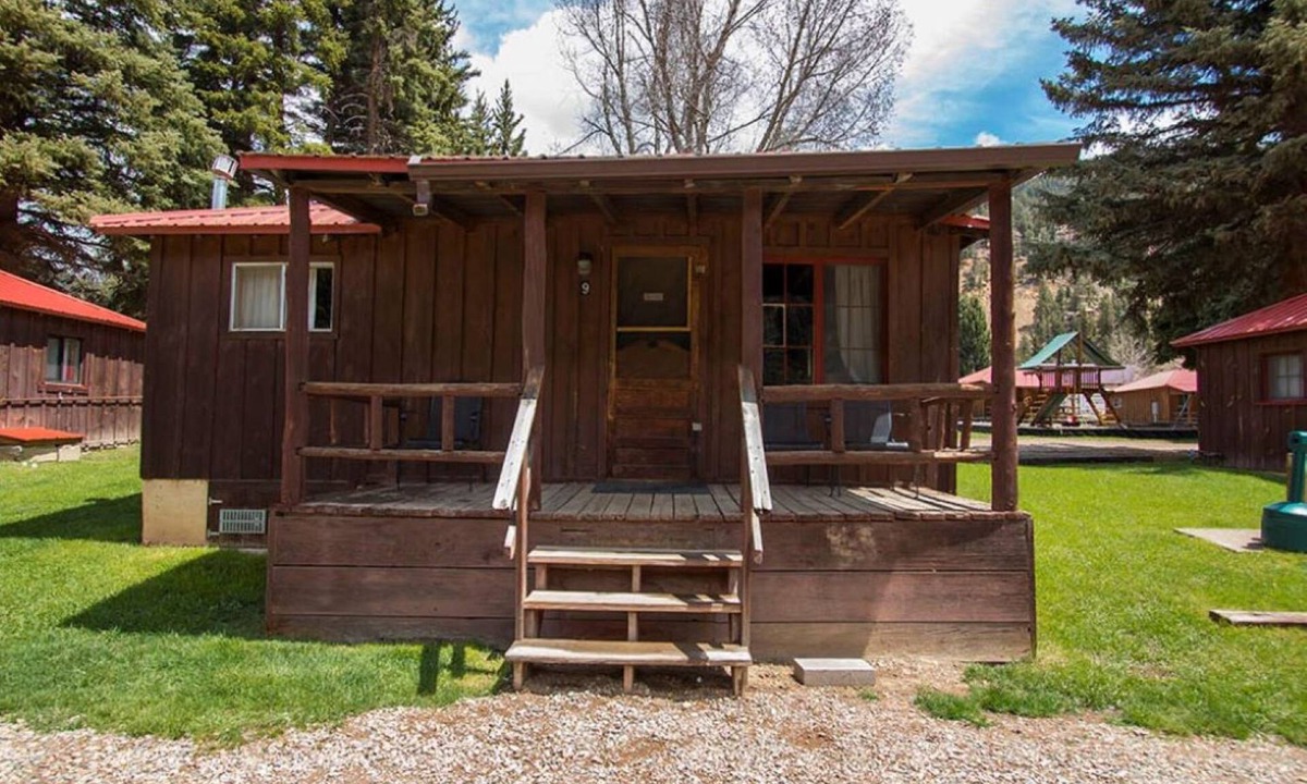 Red River Cabin | Located on our Private Fishing Pond with Mountain View