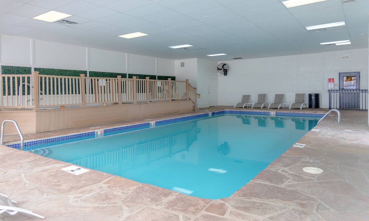 Steamboat Springs Hotel | Loft Retreat w/Hot Tub & Parking Near Gondola Square Slopes