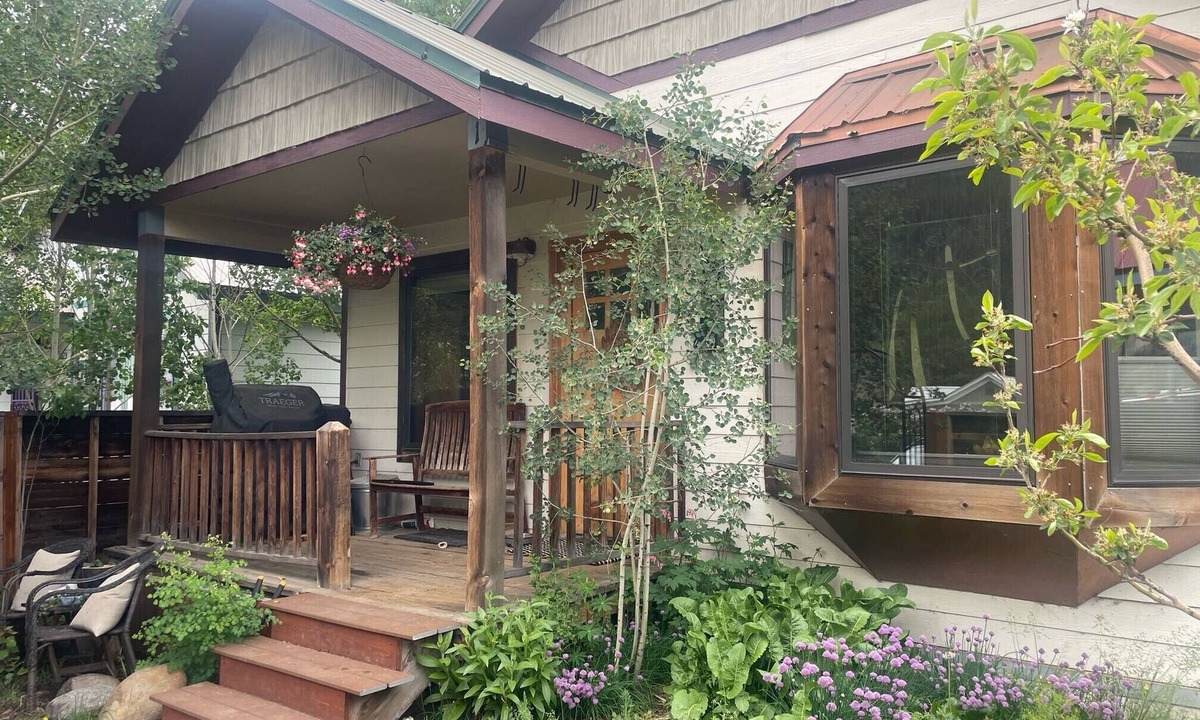 Silverton House | Lovely 3-bedroom, 2-bath house. Perfect for your mountain getaway!